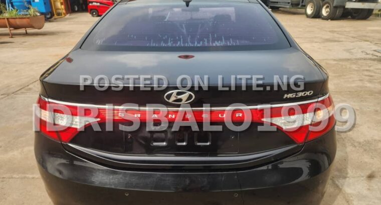 Naija used Hyundai grandeur 2011 model with panoramic view black on black