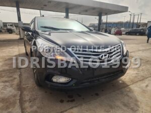 Naija used Hyundai grandeur 2011 model with panoramic view black on black